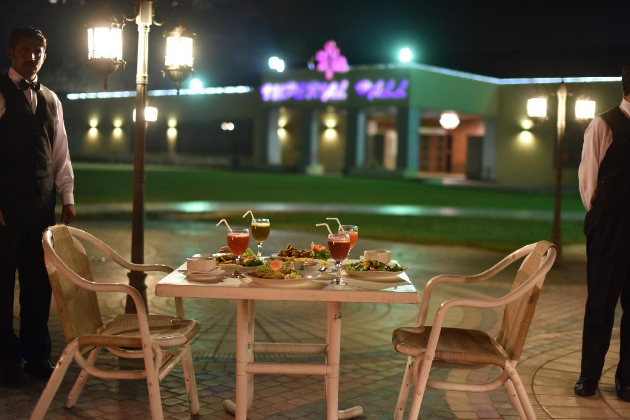 Hotel Jacaranda Heights Islamabad Esterno foto