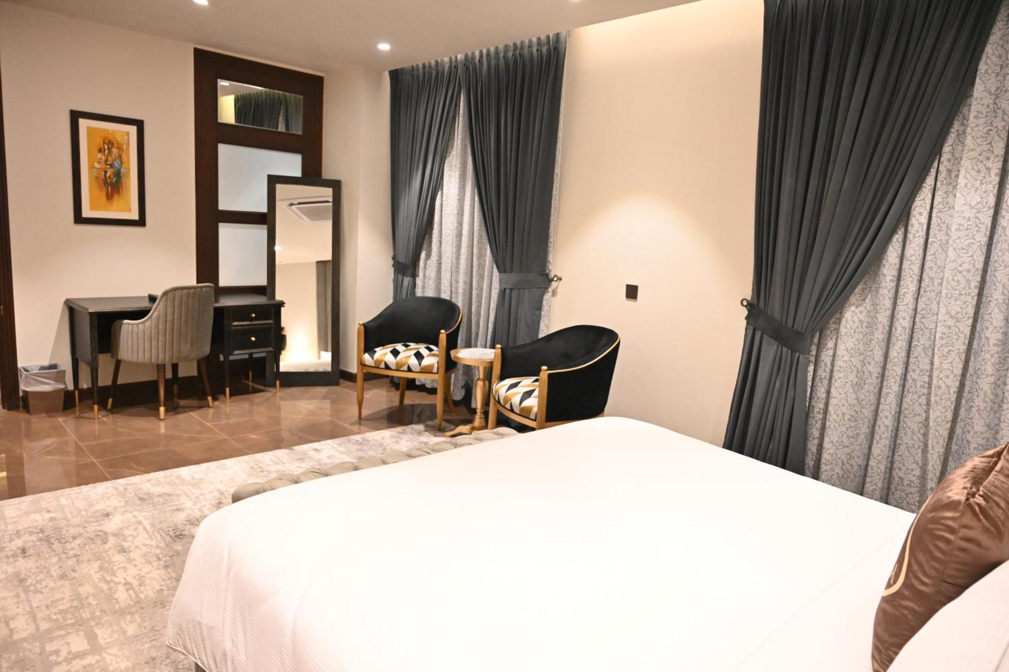 Hotel Jacaranda Heights Islamabad Esterno foto