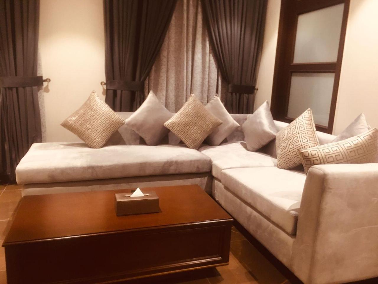 Hotel Jacaranda Heights Islamabad Esterno foto