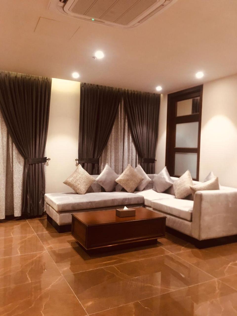Hotel Jacaranda Heights Islamabad Esterno foto