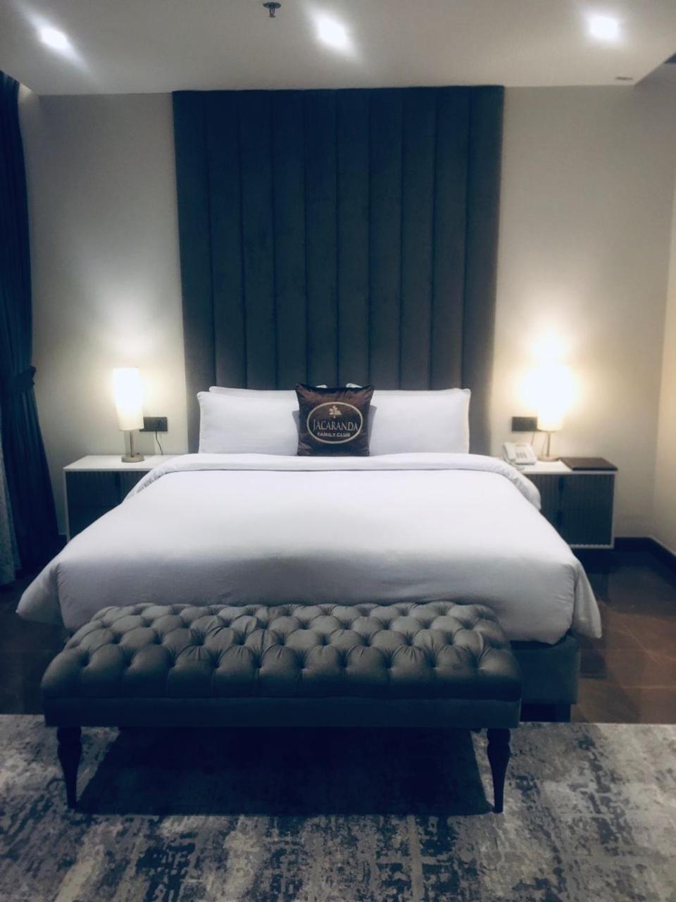 Hotel Jacaranda Heights Islamabad Esterno foto