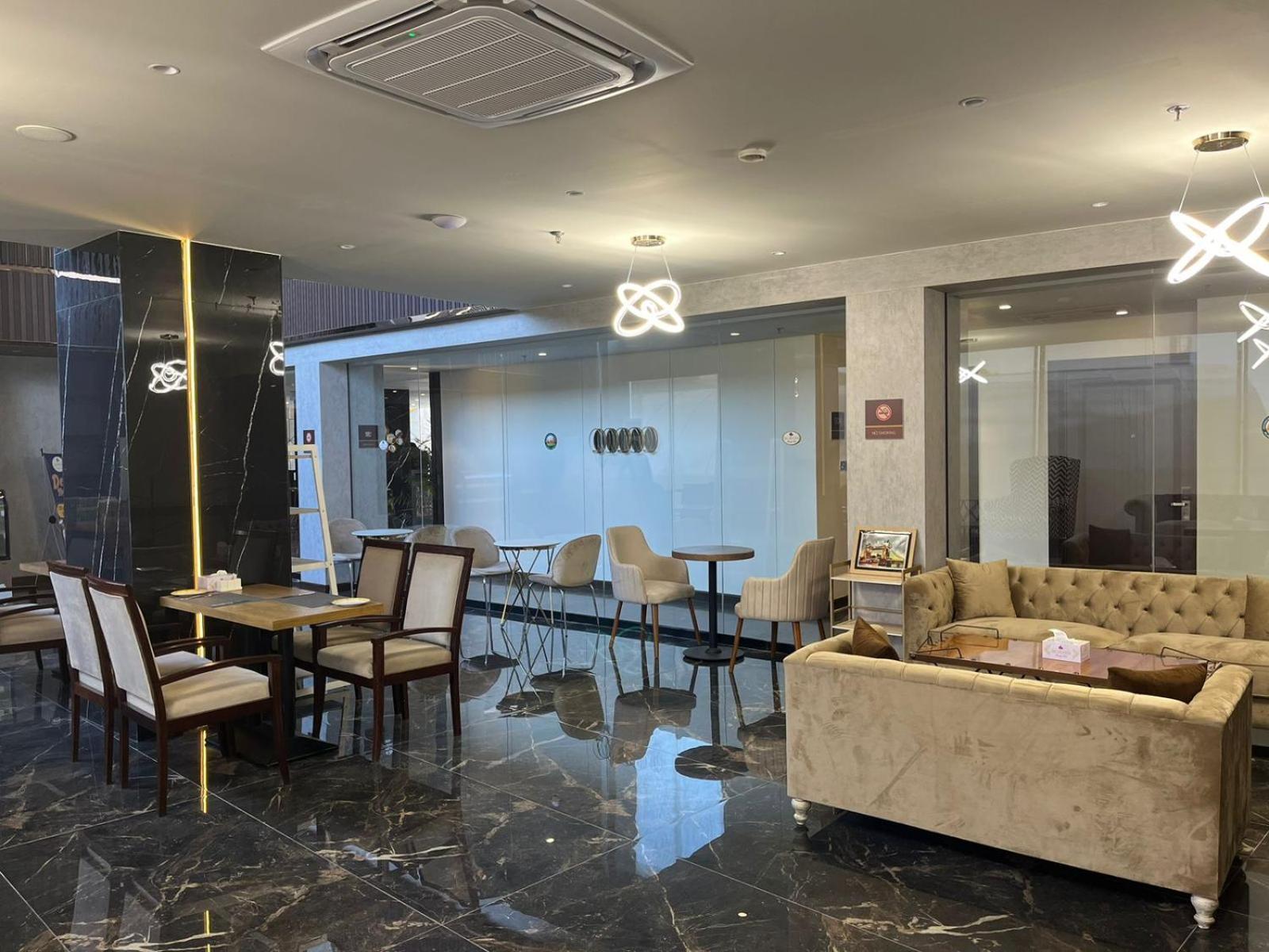 Hotel Jacaranda Heights Islamabad Esterno foto