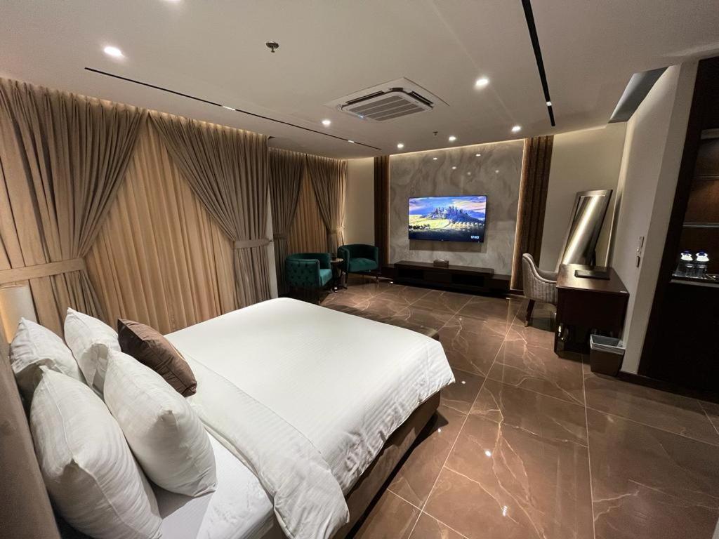 Hotel Jacaranda Heights Islamabad Esterno foto