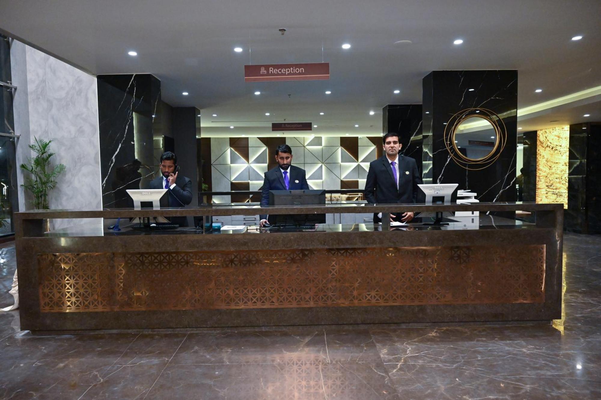 Hotel Jacaranda Heights Islamabad Esterno foto