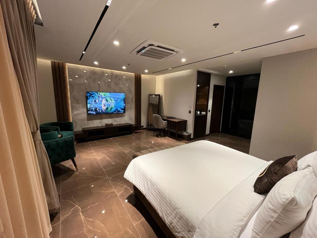 Hotel Jacaranda Heights Islamabad Esterno foto