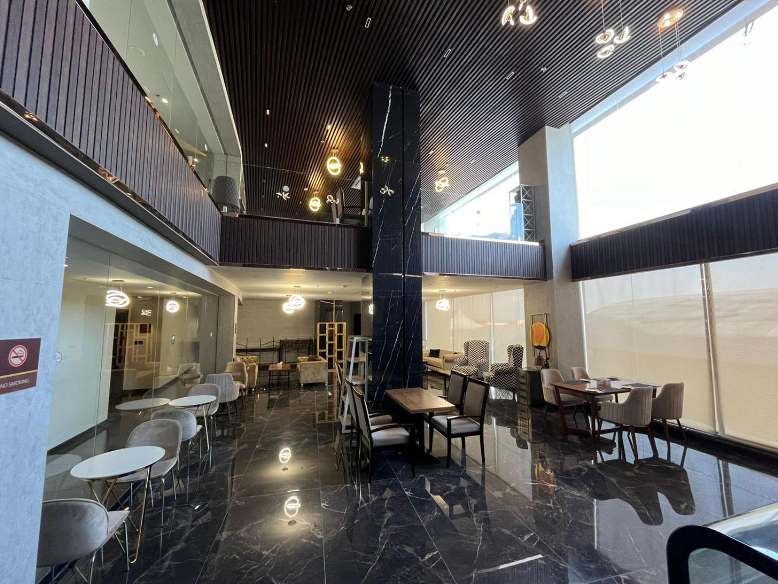 Hotel Jacaranda Heights Islamabad Esterno foto